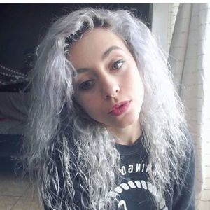 Meet your Posher, Mia